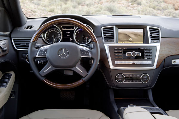 Mercedes-Benz M-Class ML 250 BlueTEC 4MATIC ML 350 BlueTEC 4MATIC ML 350 4MATIC BlueEFFICIENCY Audio 20 CD system COMAND Online system ercedes-Benz APP