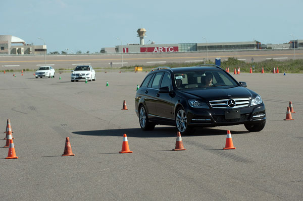 Mercedes-Benz 賓士主動安全操控體驗營 C-Class 模擬賽道體驗、高速麋鹿測試 高速周回道 ESP PRE-SAFE 主動安全防護系統