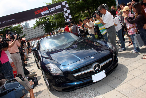 Mercedes-Benz BORN THIS WAY 為道路而生 SLS AMG SLR McLaren LADY GAGA 台中 康柏翰