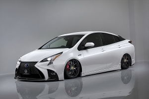 節能骨子的壞胚子！當Toyota Prius換上Lexus紡錘型水箱罩