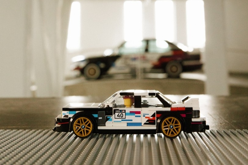 BMW與LEGO共同慶祝E30 M3四十週年，推出LEGO Speed Champions套裝