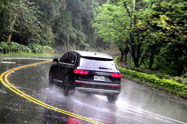Audi Q7 45 TFSI Quattro風雨無阻 山路「大」鋼砲