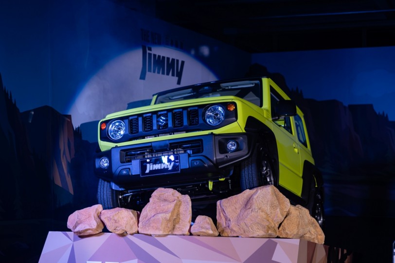 五十五年淬鍊傳奇 SUZUKI THE NEW Jimny 經典越野基因再進化，安全科技全面升級！