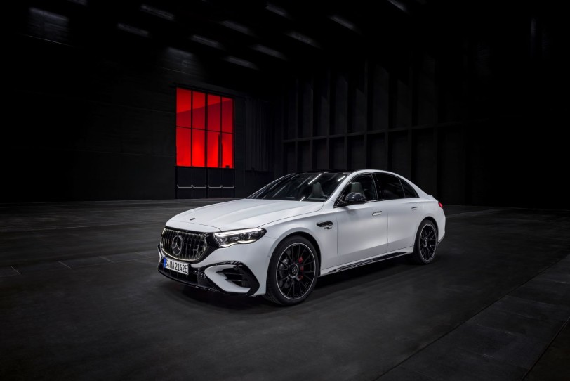 首度導入插電式油電複合性能房車 Mercedes-AMG E 53 HYBRID 4MATIC+ 485 萬起正式上市！