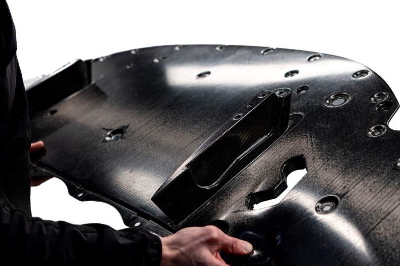 車界首創！新型態航空航太工業級碳纖維製造工藝應用於McLaren W1