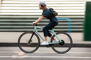 專為追求輕巧敏捷的都會騎士而生  GOGORO EEYO 1 極輕量智慧電動單車正式發表