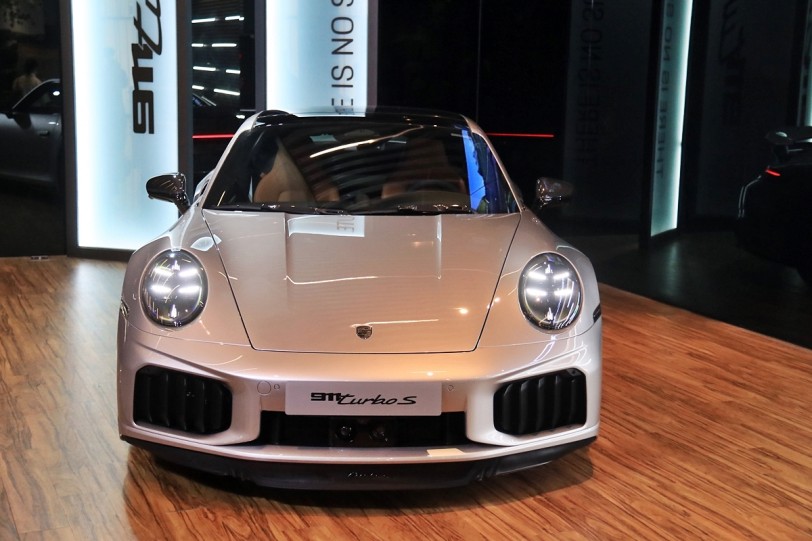 T-Hybrid技術加持，Porsche史上最強悍992.2世代911 Turbo S 911 Turbo S 1445萬元起正式登台！