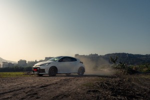 歷經殘酷賽事淬煉、只為提供駕駛最好的賽道夥伴，2025 Toyota GR YARIS GR-FOUR 進化型（6MT）