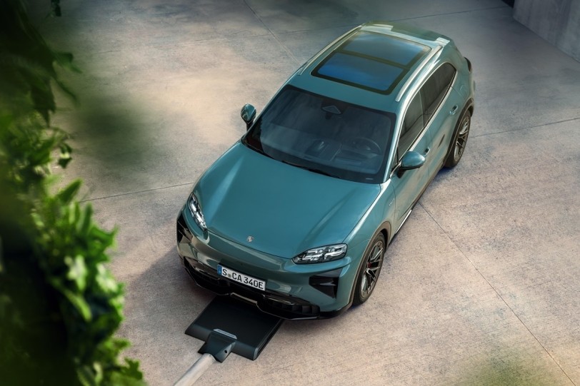 有時候誤差大一點，反而好！Porsche Cayenne Electric感應充電的運作方式