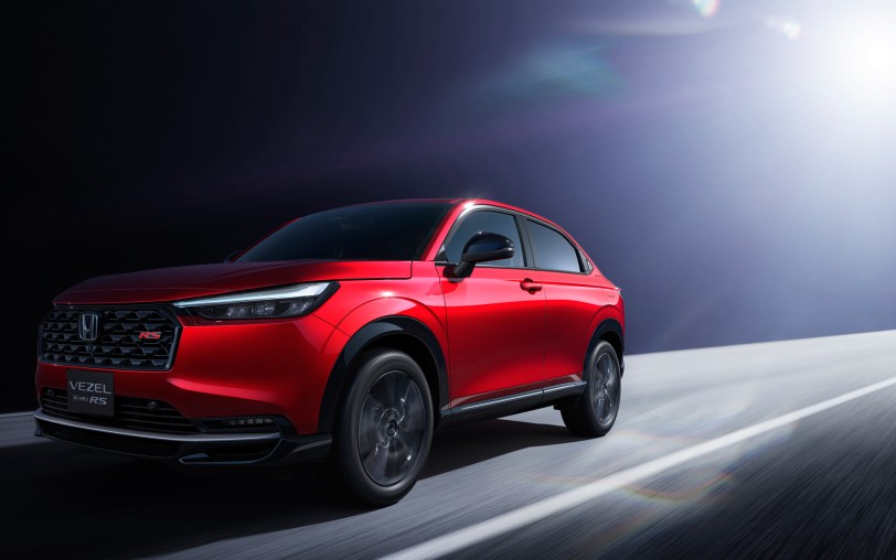 導入降低 15mm 專用避震與 EPS 電子轉向輔助設定，日規 Honda Vezel e:HEV RS 運動版開啟預購