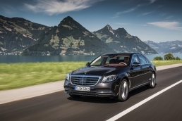 耶誕禮讚Mercedes-Benz多元優惠專案年末鉅獻，尊爵座駕輕鬆入手