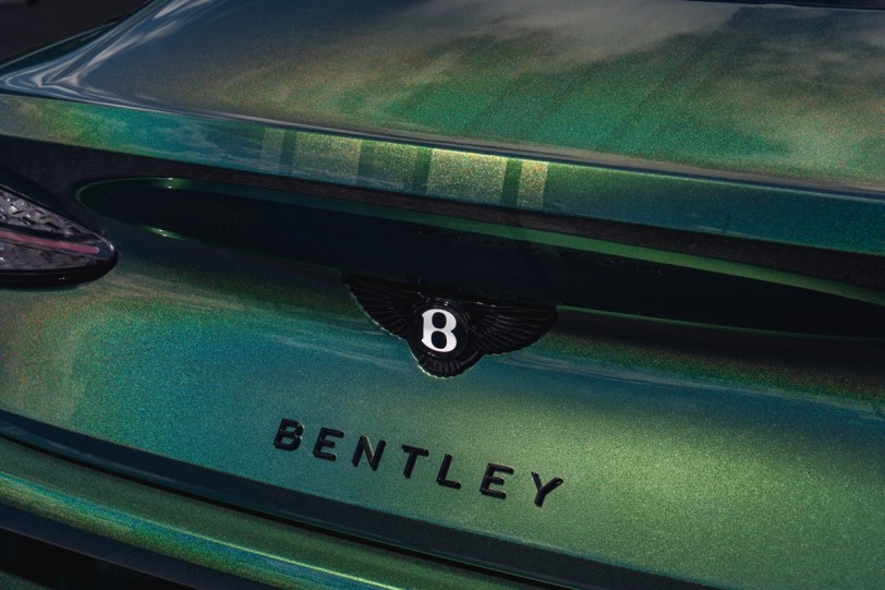 Bentley全新先進的噴漆工坊開始營運，並推出新款Spectraflair塗裝