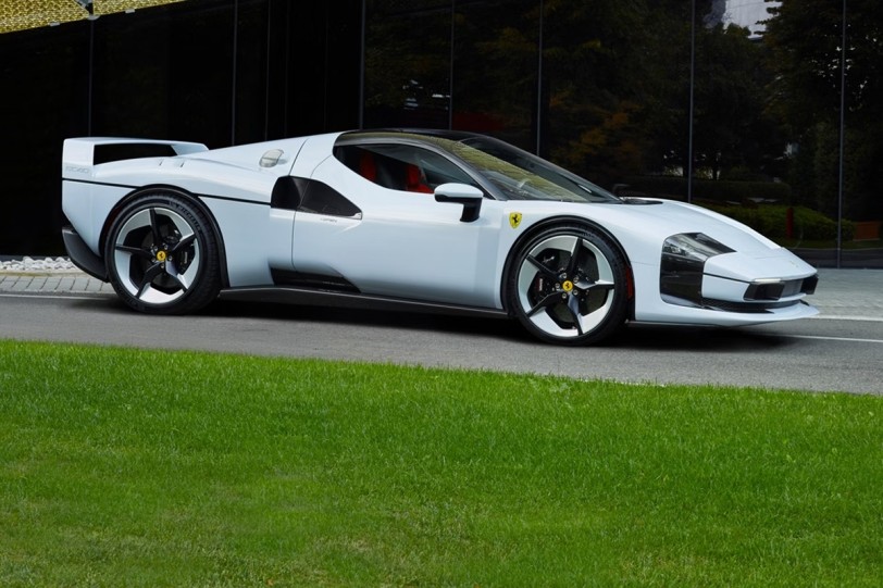 設計靈感來自F40，Ferrari以296 GTB為基礎打造全球唯一的SC40